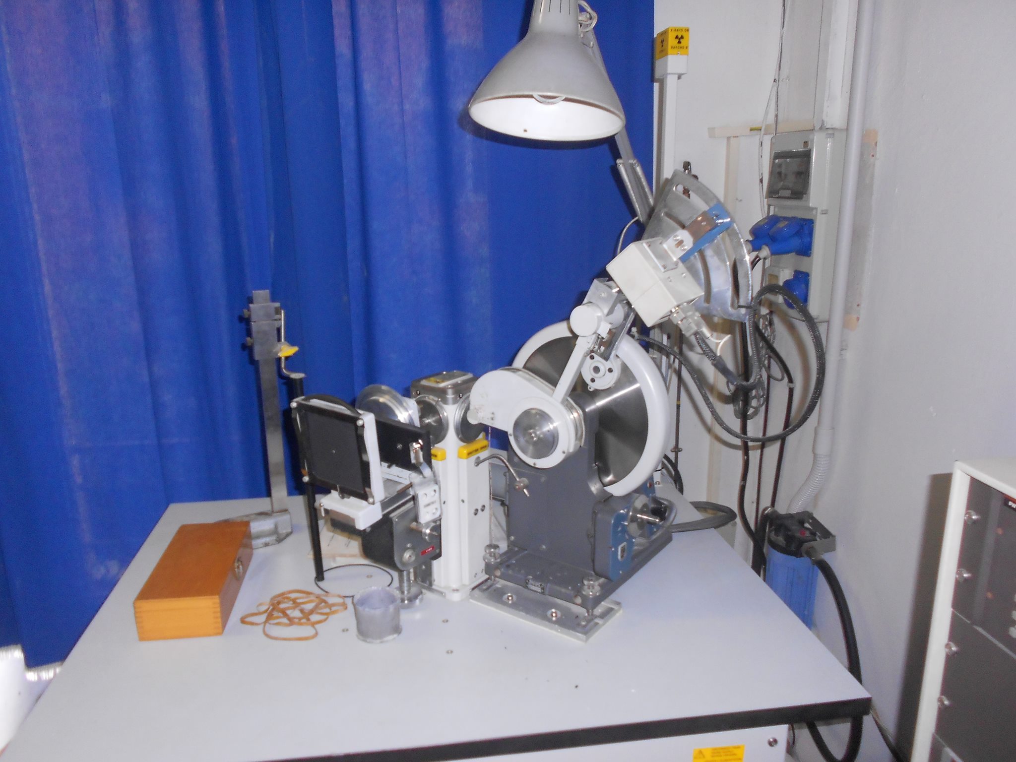 X-ray powder diffractometer with Bragg-Brentano geometry
